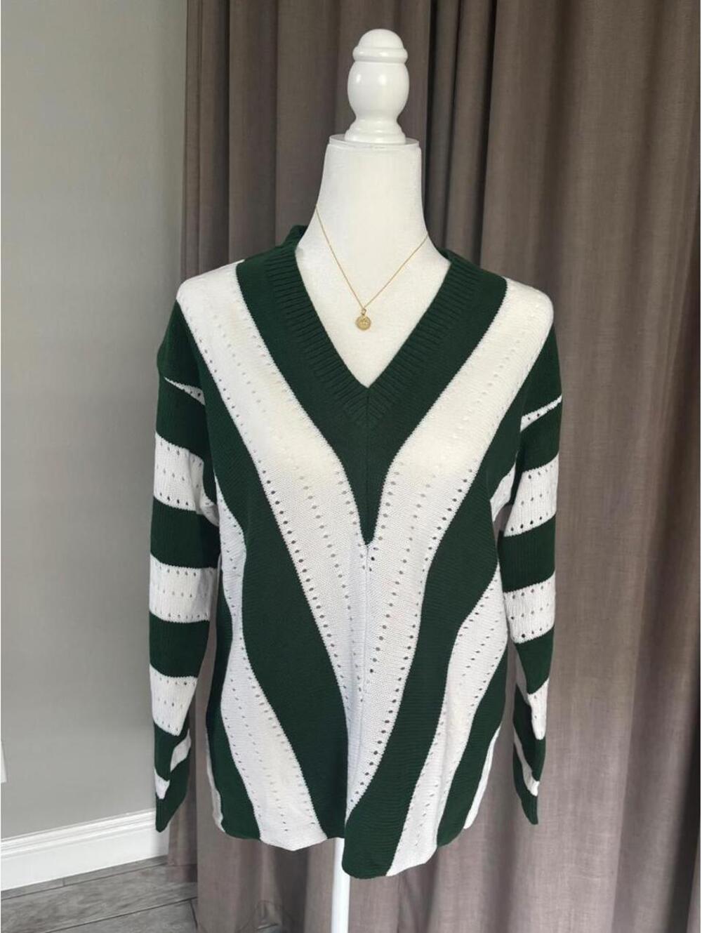 Green & White Chevron Pointelle V-Neck Sweater M
